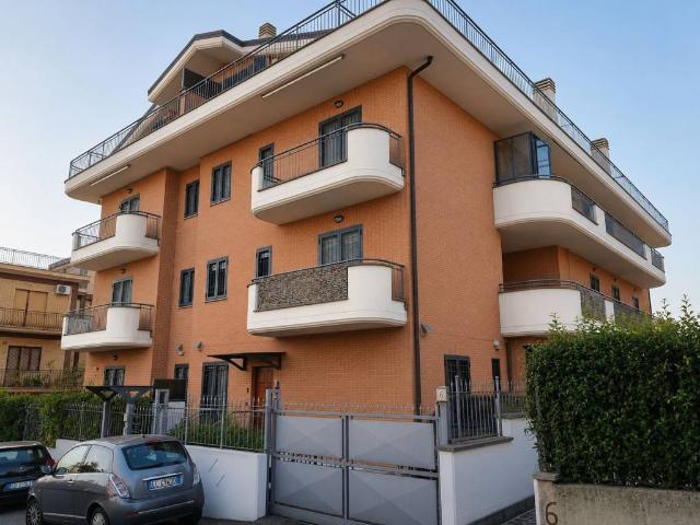 Appartamento in vendita a Roma RM