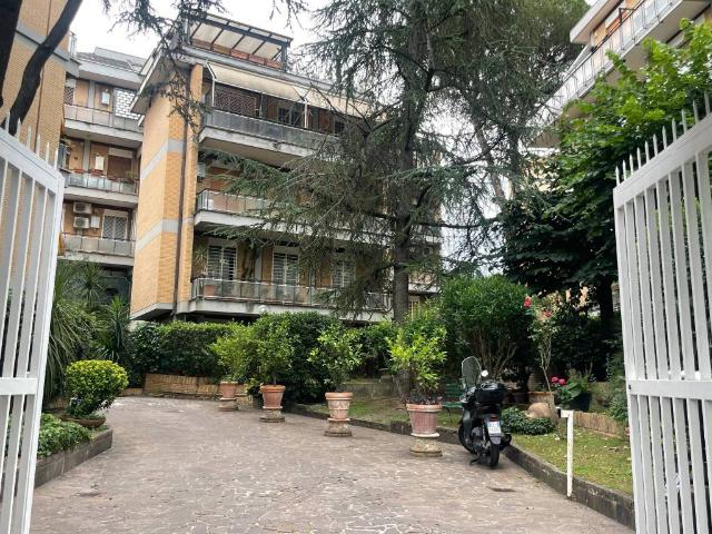 Appartamento in vendita a Roma RM