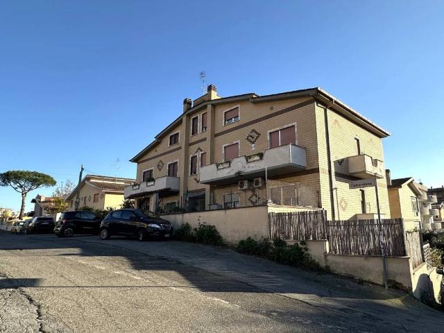 Appartamento in vendita a Roma RM