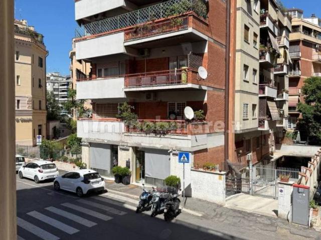 Appartamento in vendita a Roma RM