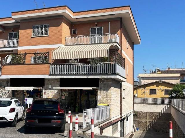 Appartamento in vendita a Roma RM