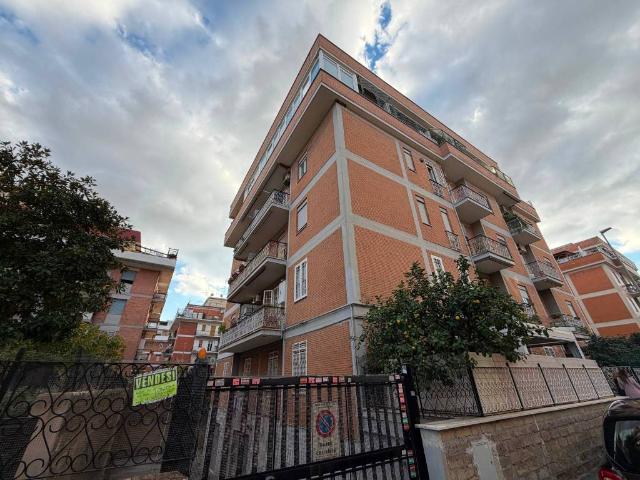 Appartamento in vendita a Roma RM