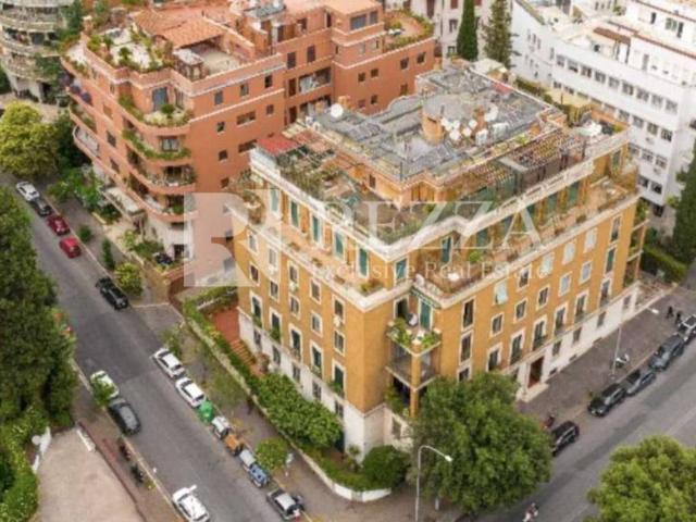 Appartamento in vendita a Roma RM