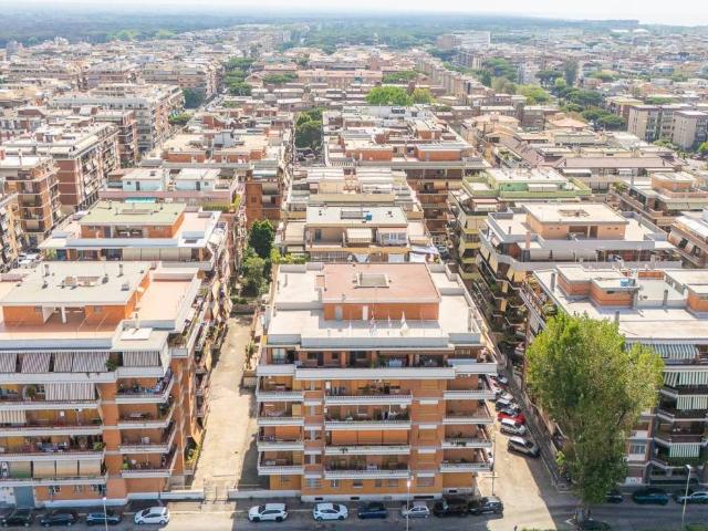 Appartamento in vendita a Roma RM