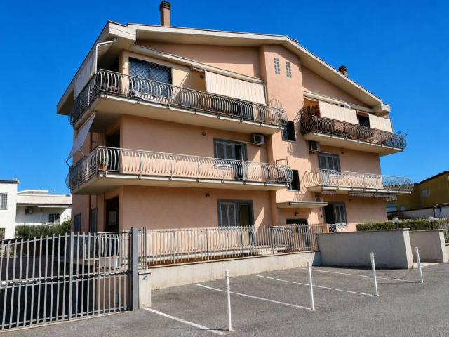 Appartamento in vendita a Roma RM