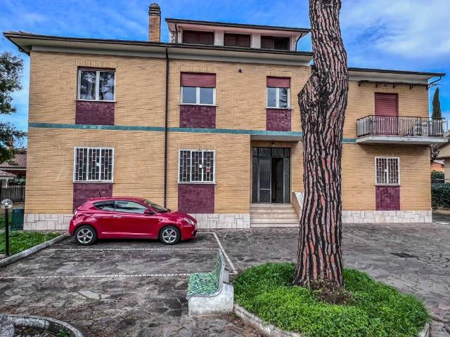 Appartamento in vendita a Roma RM