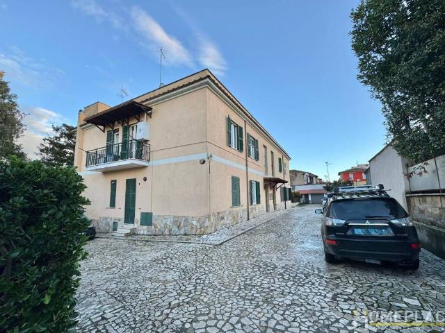 Appartamento in vendita a Roma RM