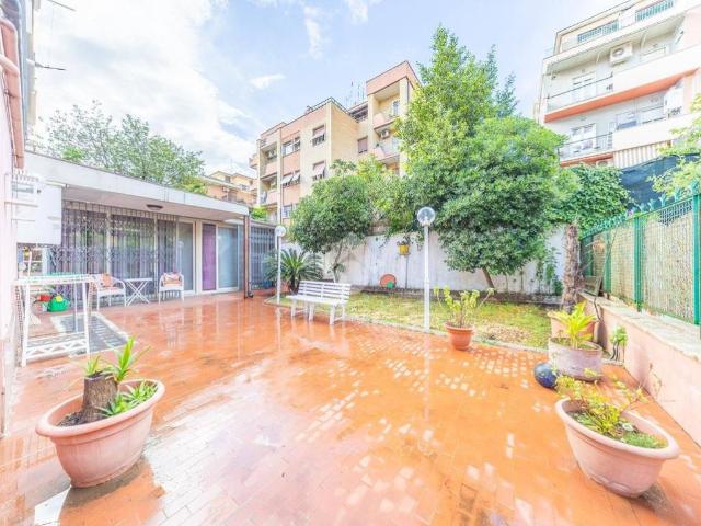Appartamento in vendita a Roma RM