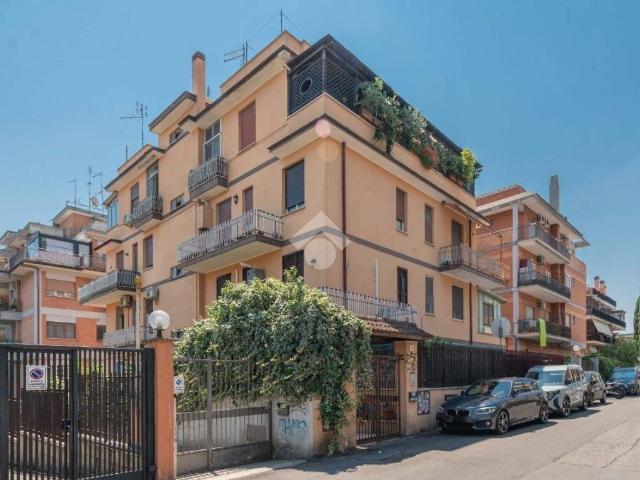 Appartamento in vendita a Roma RM