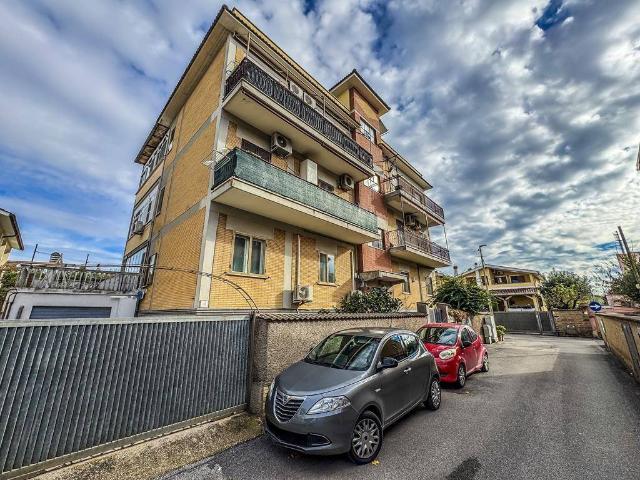Appartamento in vendita a Roma RM