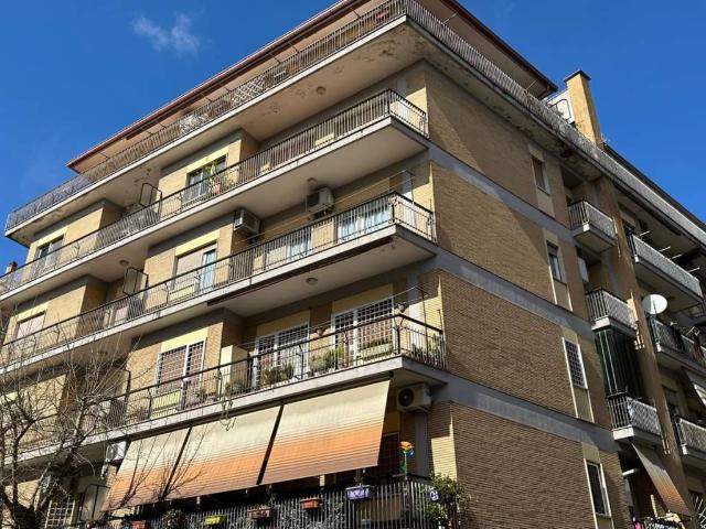 Appartamento in vendita a Roma RM