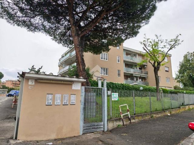 Appartamento in vendita a Roma RM