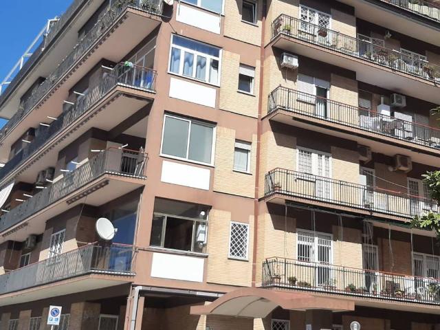 Appartamento in vendita a Roma RM