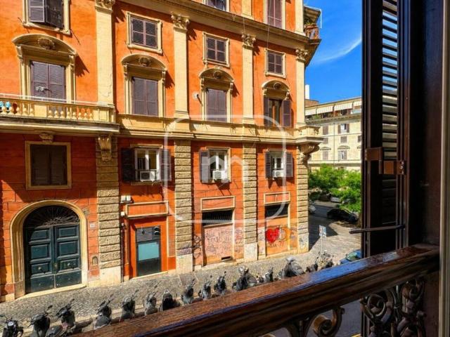 Appartamento in vendita a Roma RM