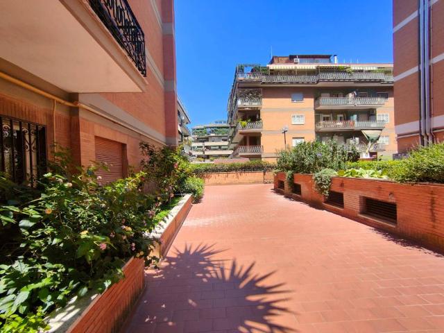 Appartamento in vendita a Roma RM