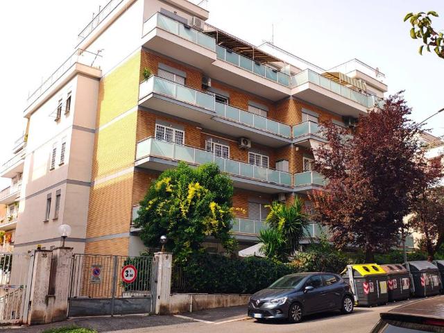 Appartamento in vendita a Roma RM