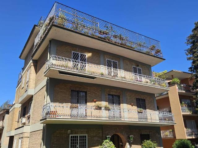 Appartamento in vendita a Roma RM
