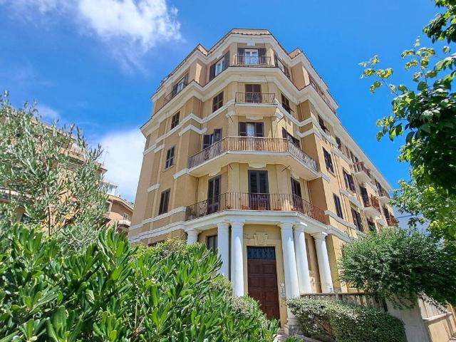 Appartamento in vendita a Roma RM