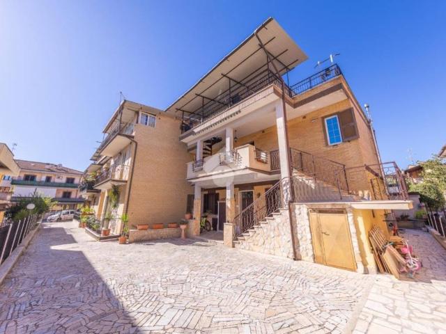 Appartamento in vendita a Roma RM