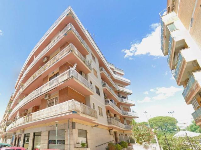 Appartamento in vendita a Roma RM