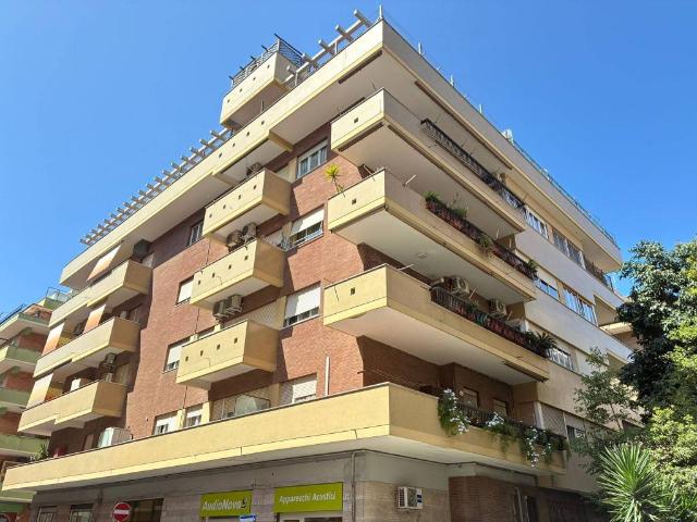 Appartamento in vendita a Roma RM