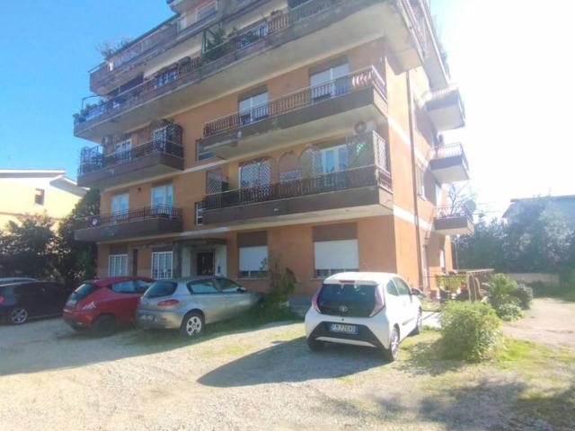 Appartamento in vendita a Roma RM