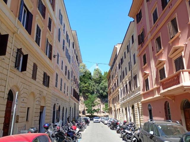Appartamento in vendita a Roma RM