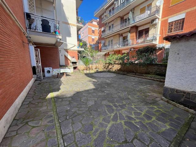Appartamento in vendita a Roma RM