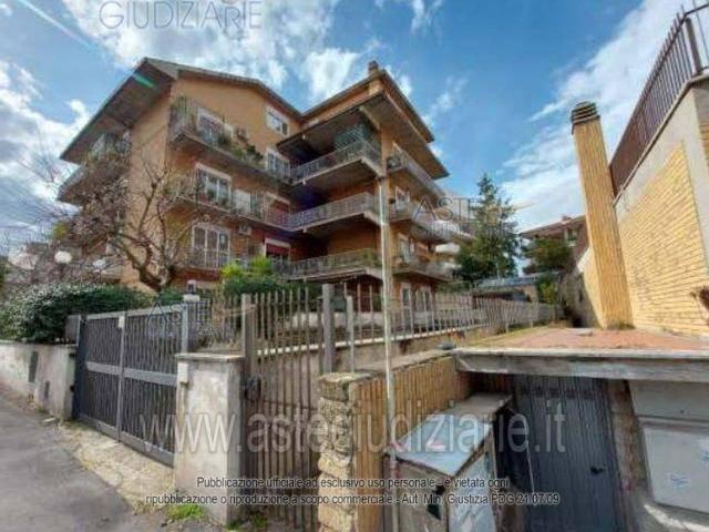 Appartamento in vendita a Roma RM