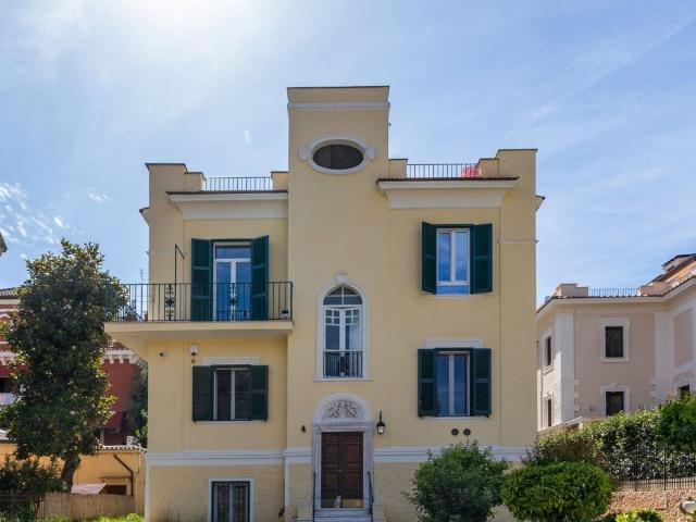 Appartamento in vendita a Roma RM