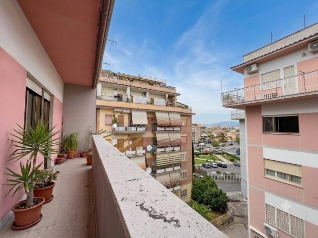 Appartamento in vendita a Roma RM