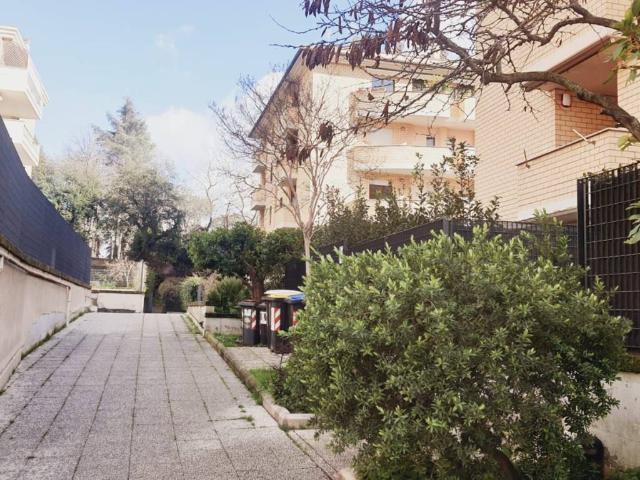 Appartamento in vendita a Roma RM