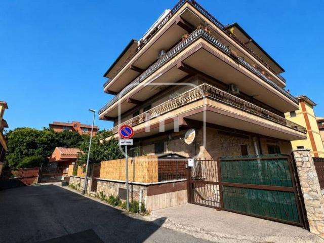 Appartamento in vendita a Roma RM
