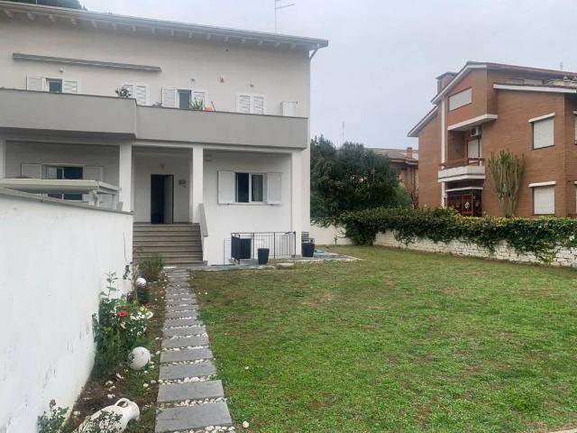 Appartamento in vendita a Roma RM