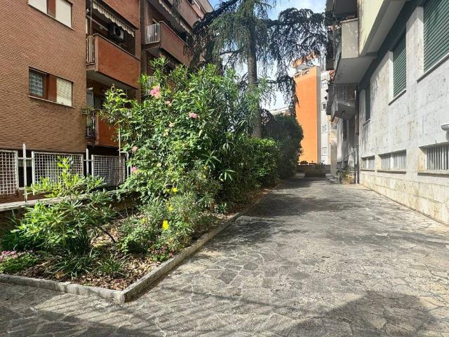 Appartamento in vendita a Roma RM