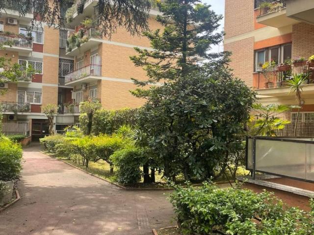 Appartamento in vendita a Roma RM