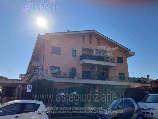 Appartamento in vendita a Roma RM