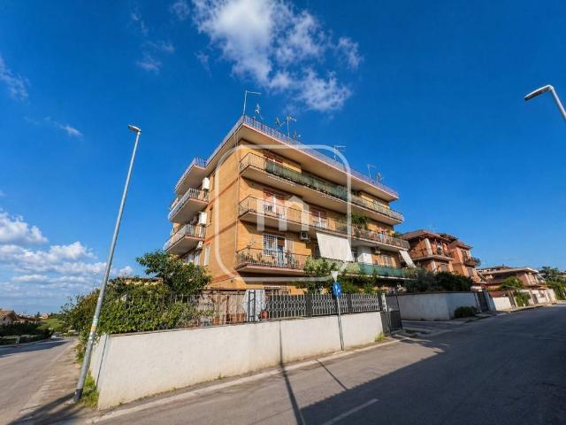 Appartamento in vendita a Roma RM