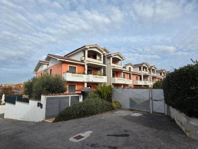 Appartamento in vendita a Roma RM