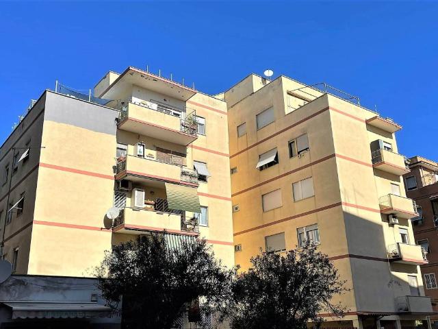 Appartamento in vendita a Roma RM