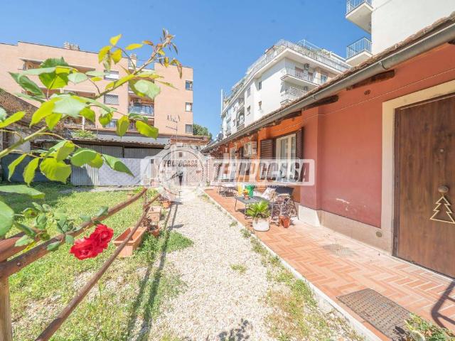 Appartamento in vendita a Roma RM