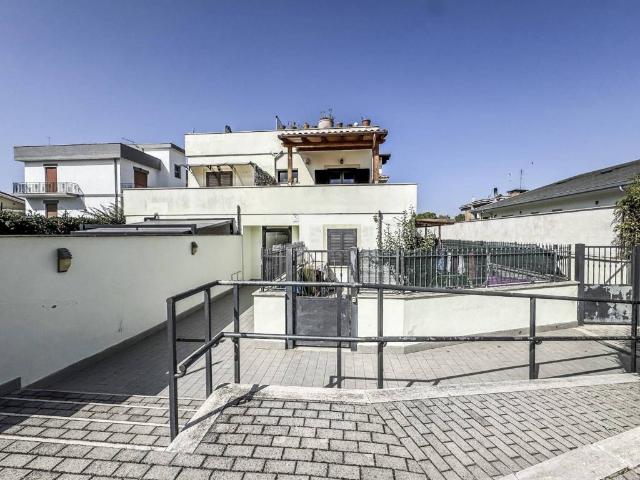 Appartamento in vendita a Roma RM