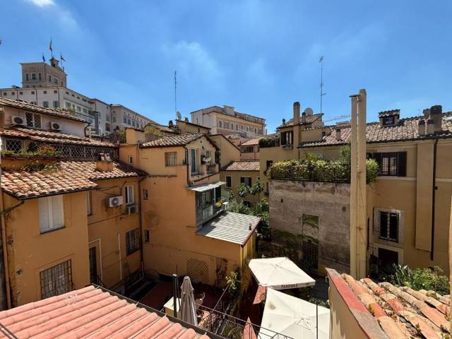 Appartamento in vendita a Roma RM
