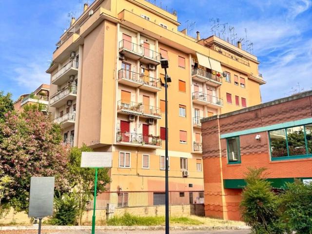 Appartamento in vendita a Roma RM