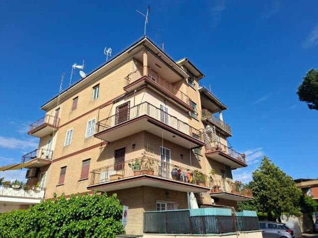 Appartamento in vendita a Roma RM