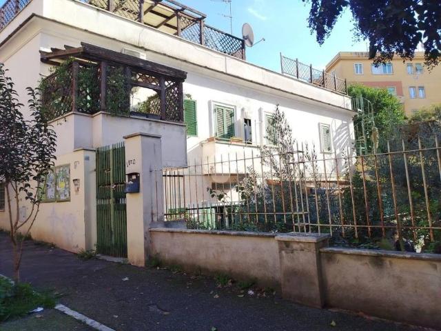 Appartamento in vendita a Roma RM