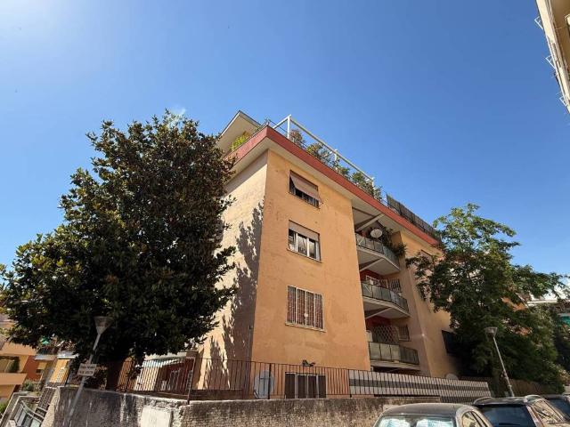 Appartamento in vendita a Roma RM