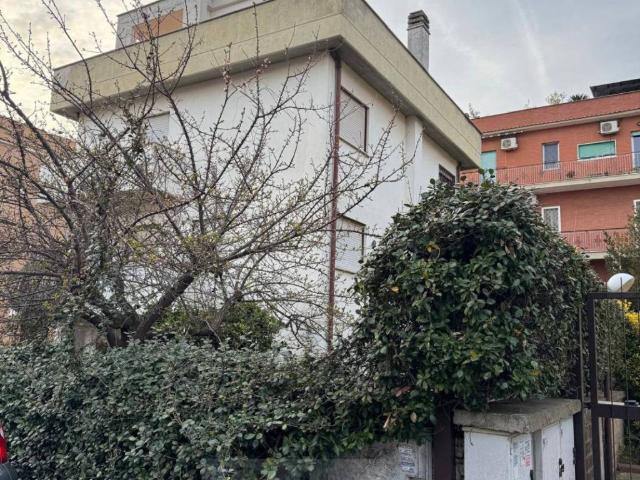 Appartamento in vendita a Roma RM