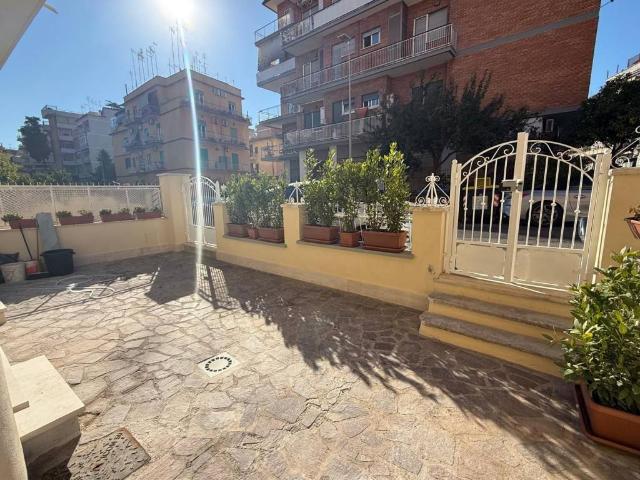 Appartamento in vendita a Roma RM