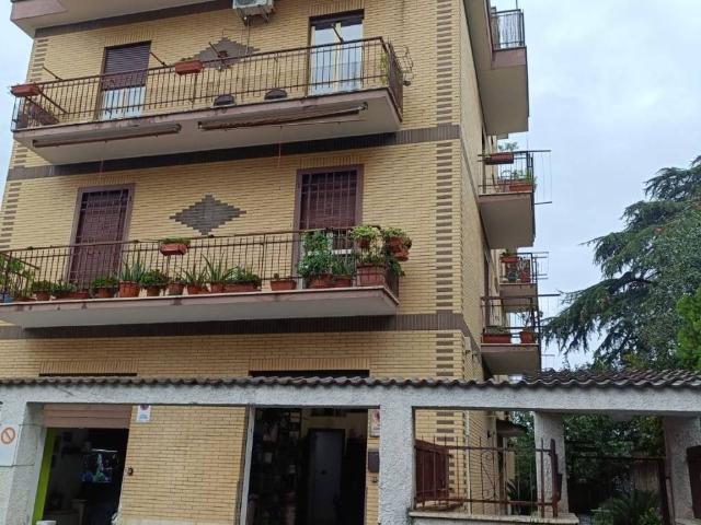 Appartamento in vendita a Roma RM